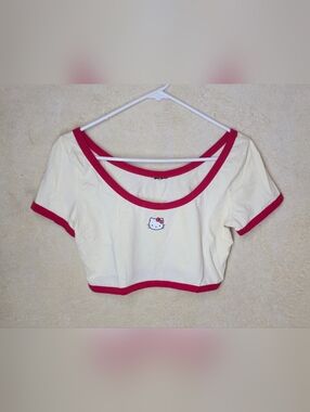 Women's Crop Top T-Shirt  Beige/Red Graphic Print Hello Kitty